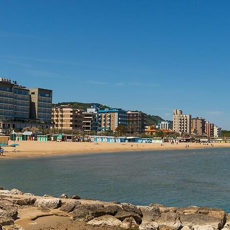 Zara D'Amare A Pesaro 10 Metri Dalla Spiaggia By Yohome מראה חיצוני תמונה