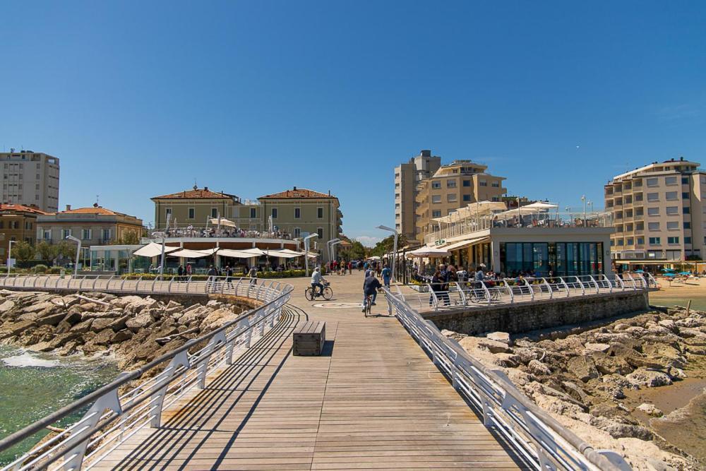Zara D'Amare A Pesaro 10 Metri Dalla Spiaggia By Yohome מראה חיצוני תמונה